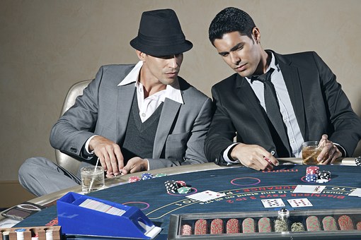2 men playing poker